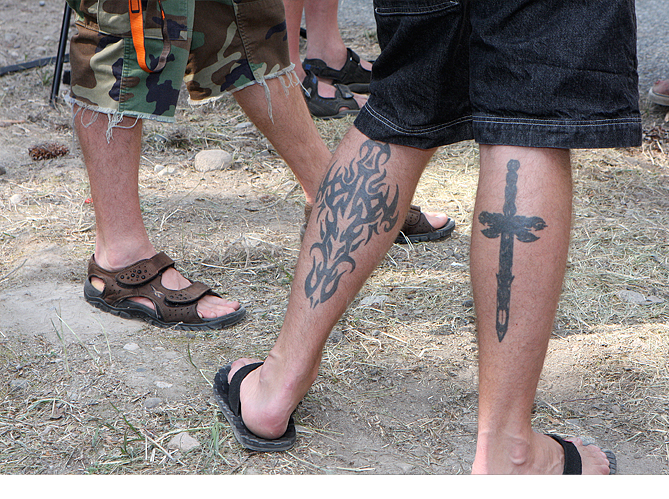 Culture of tattoos - longboarders at Giants Head freeride